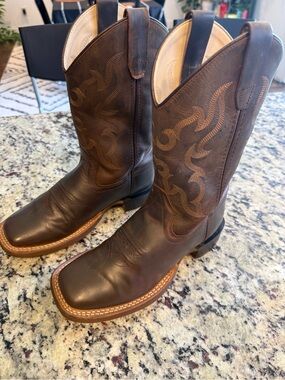 Kids Cody James Brown Leather Boots. Size 3D